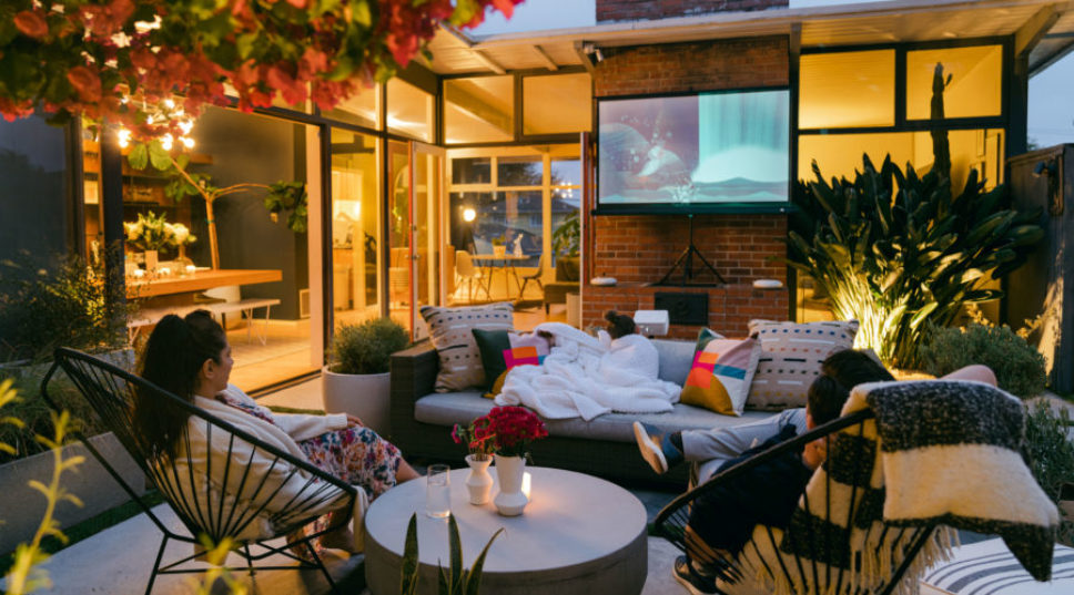 This Garden Courtyard with Mid-Century Vibes Was Designed Specifically for Outdoor Movie Nights